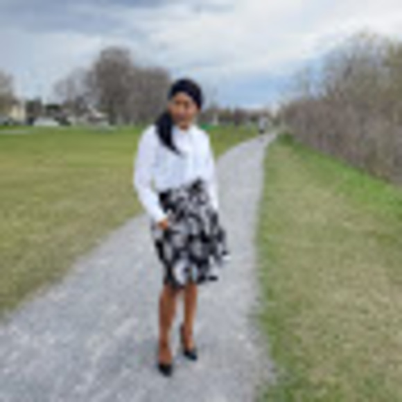 Meet your Posher, Miriam - Picture 1 of 1